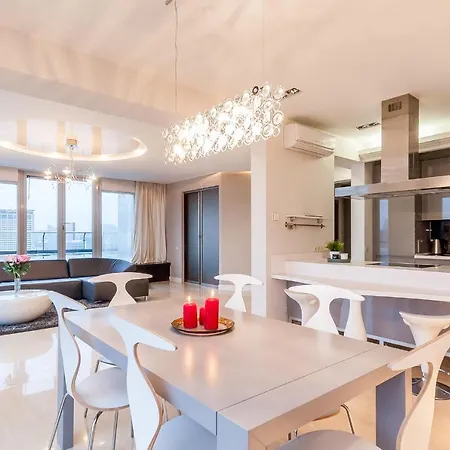 公寓 Exclusive With City View Terrace By Urban Rent