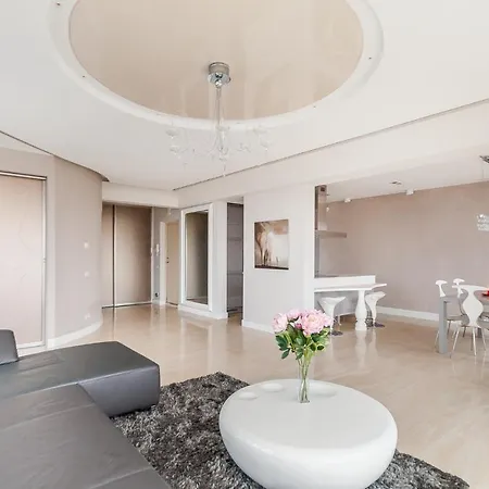 Exclusive With City View Terrace By Urban Rent Apartmán